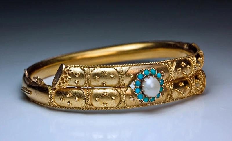Vintage Revival - Charm bracelets, nostalgic styles, and techniques